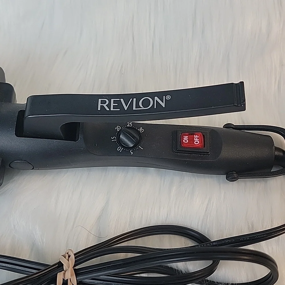REVLON Perfect Heat Tourmaline Ceramic Coated 3 Barrel Natural Wave Styling Tool
